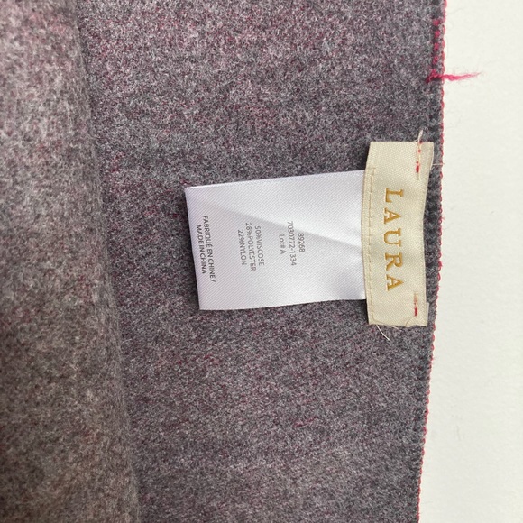 NWOT Very Soft Laura Scarf - Picture 3 of 6